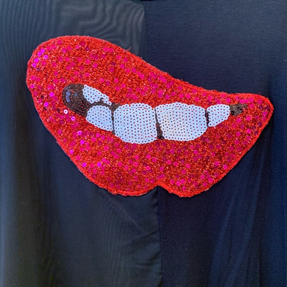 CLÉ LUV sequin red lips mesh black tee Juniors’ XL - Picture 2 of 5